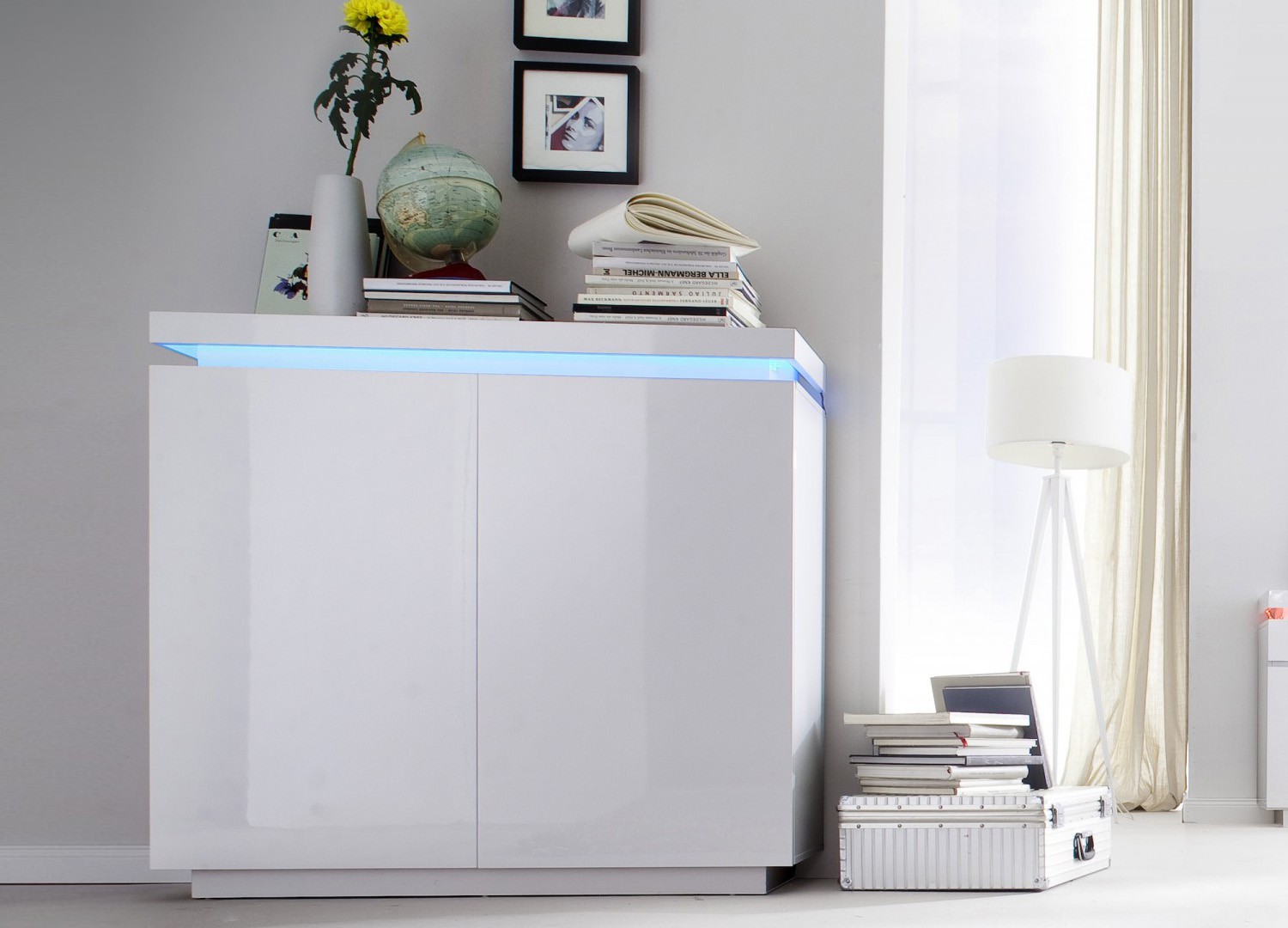 Commode design laqué blanc 2 portes