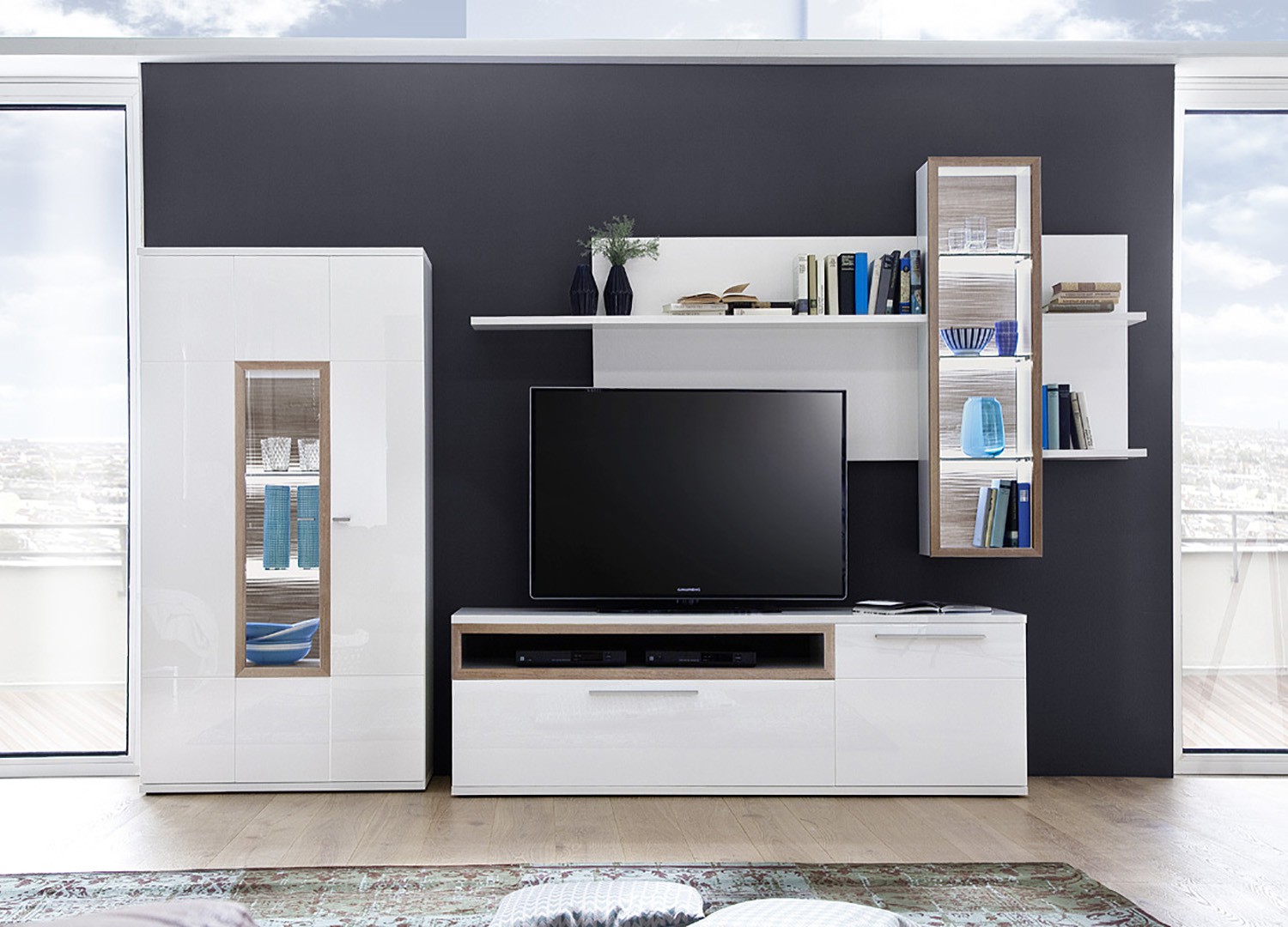 Ensemble mural TV blanc et décor chêne