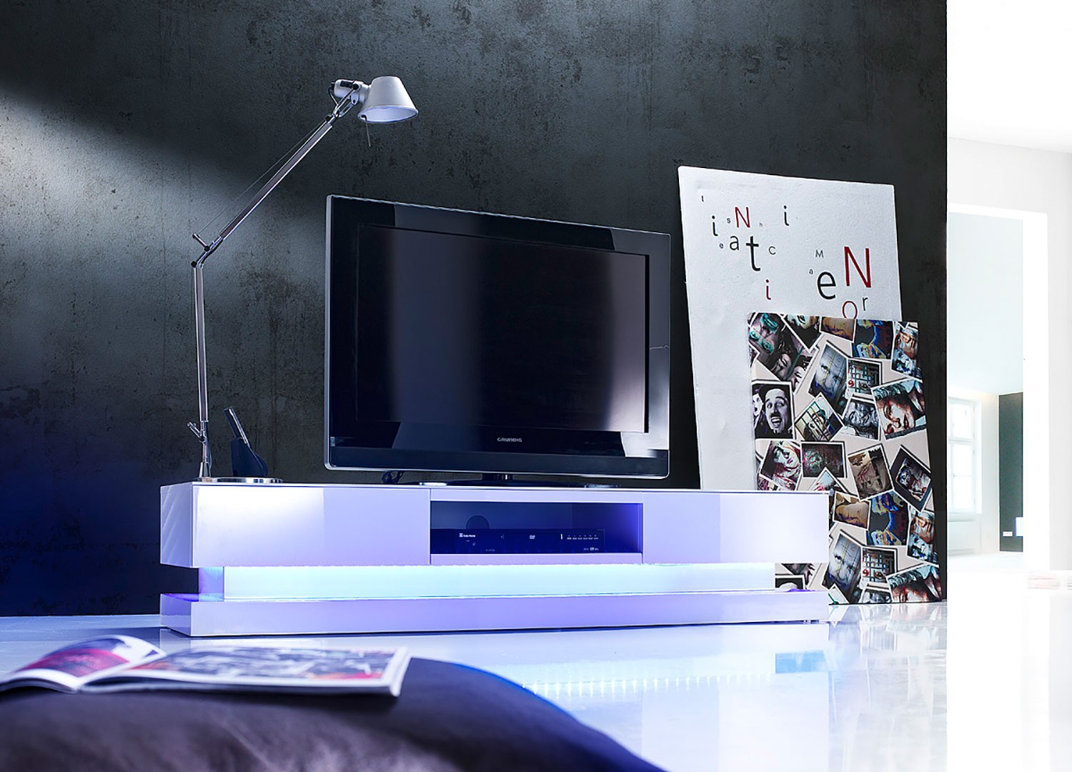 Meuble TV design blanc laqué éclairage led RGB