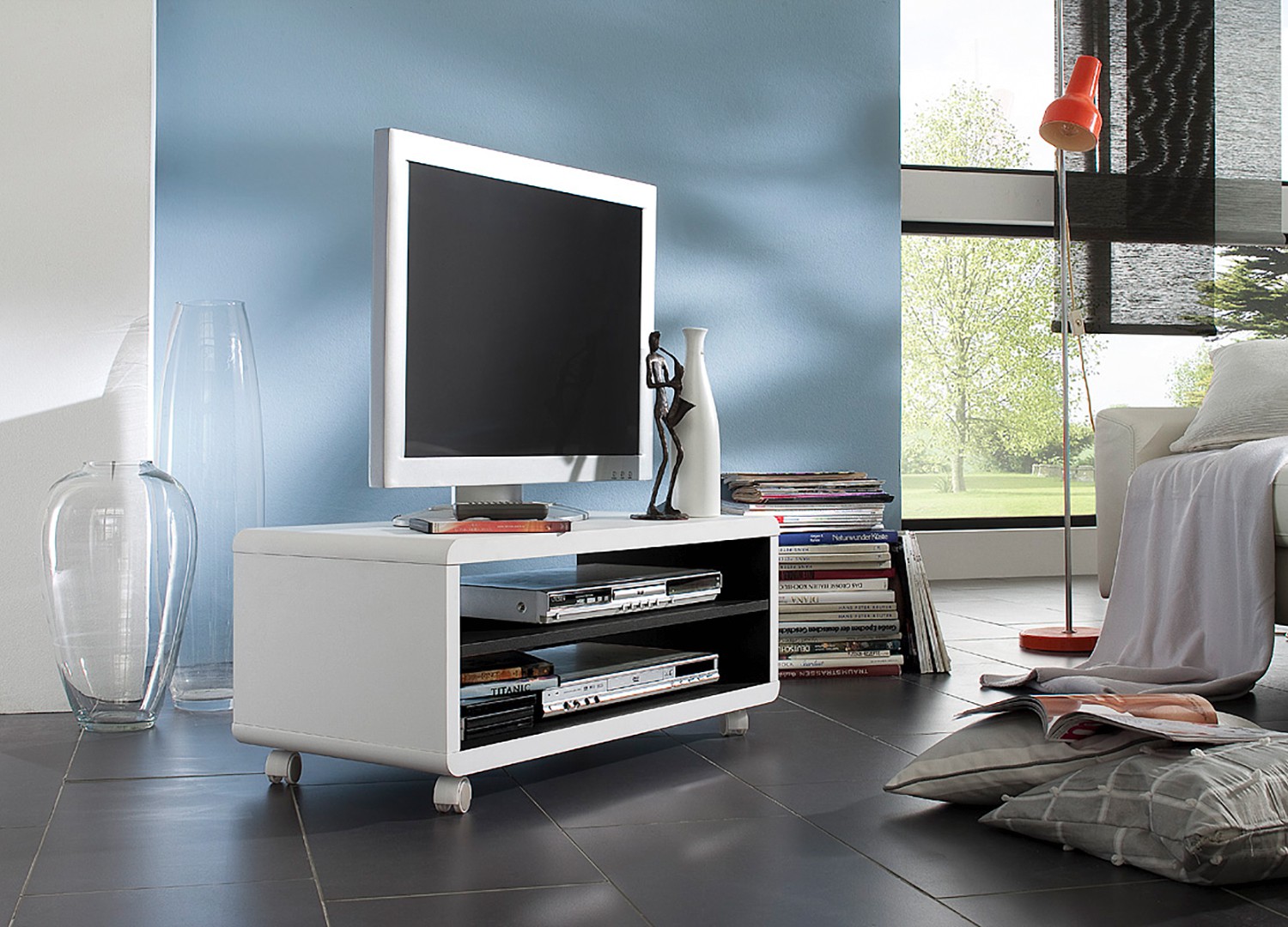 Meuble TV blanc et noir sur roulettes pas cher