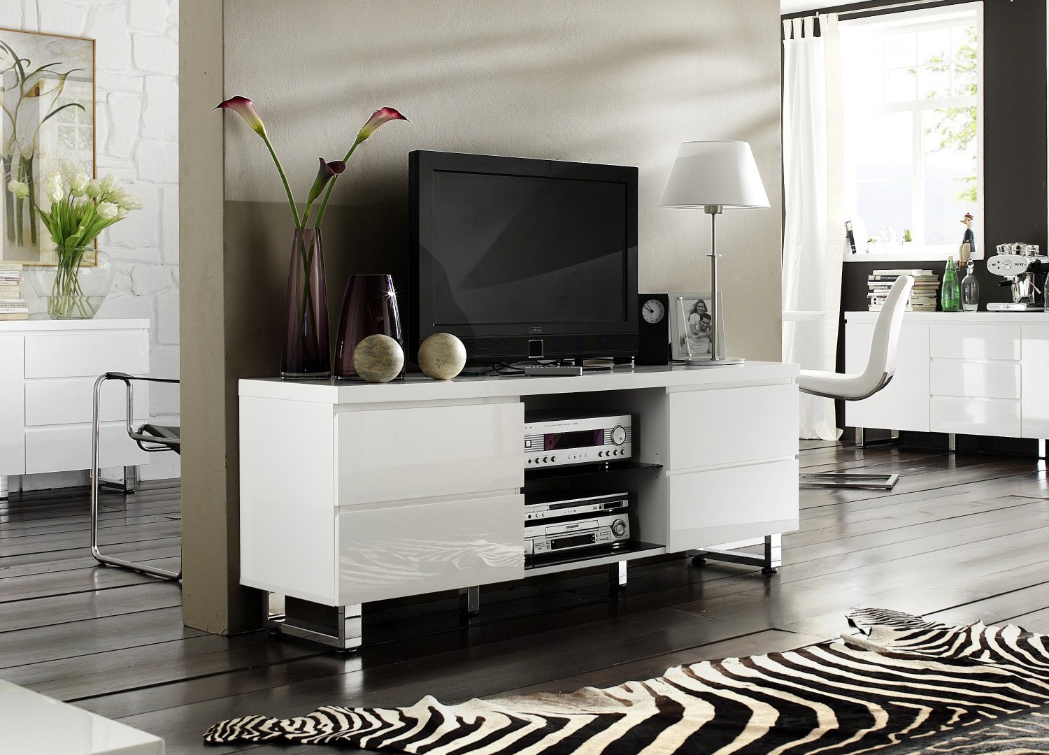 Meuble tv blanc laqué 4 tiroirs, 2 niches