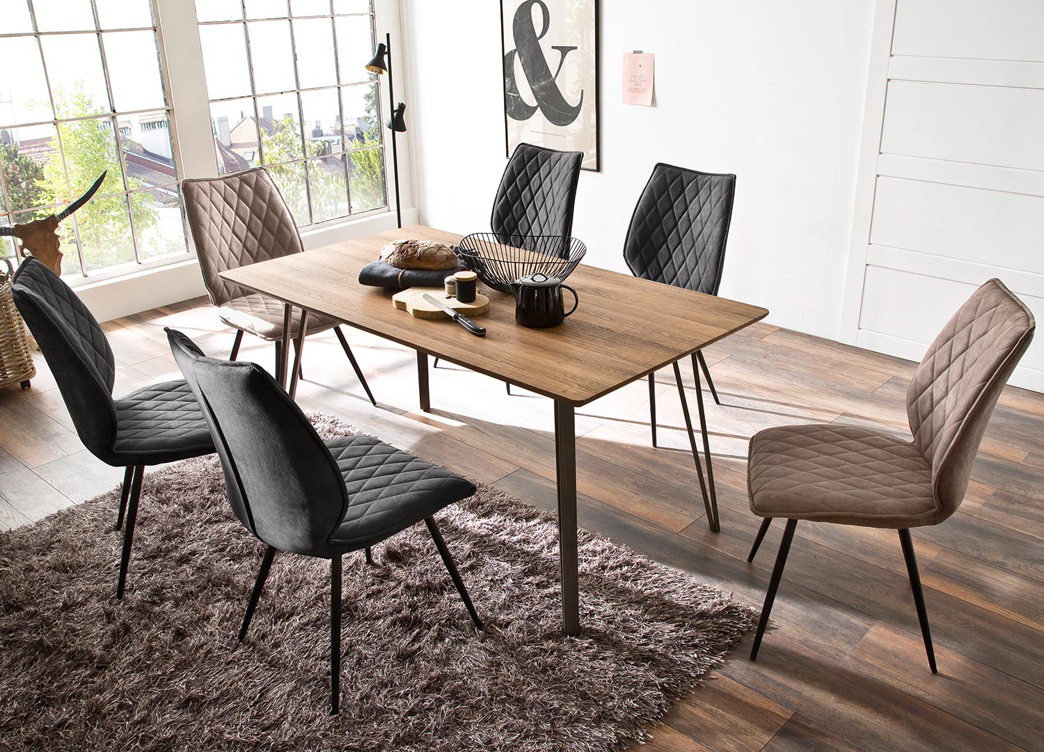 Table à manger rectangulaire chêne sauvage et pieds métal eiffel