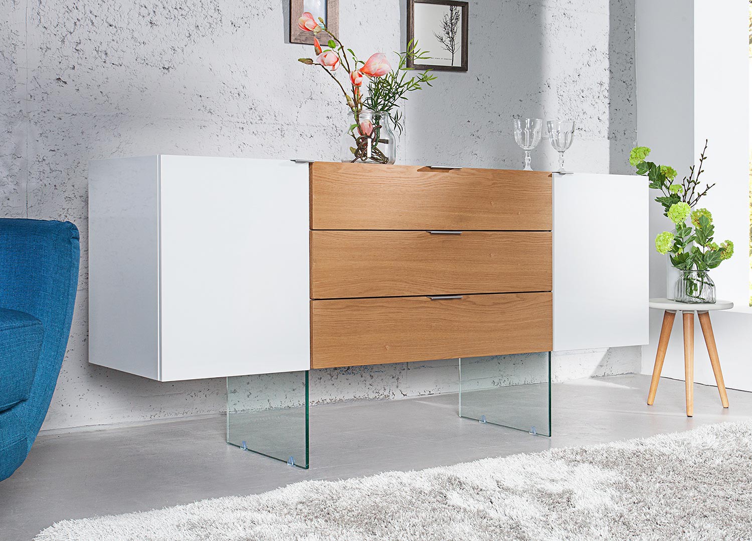 Buffet design blanc et chêne avec pieds en verre