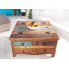 Table basse carrée bois massif recyclé coloré plateau relevable et 4 tiroirs