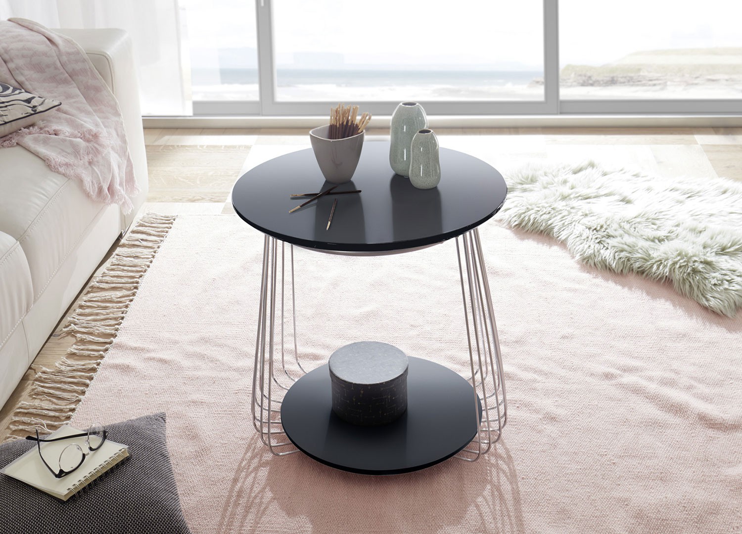 Table basse moderne noir laqué mat et métal chromé