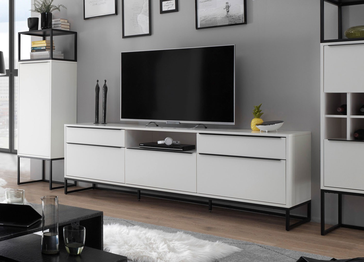  Meuble  TV  design  blanc laqu  mat et m tal noir 2m15 Cbc 