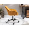 Chaise de bureau velours jaune or pivotante avec accoudoirs