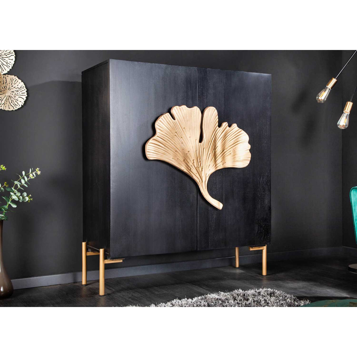 Buffet haut noir et doré en bois de manguier