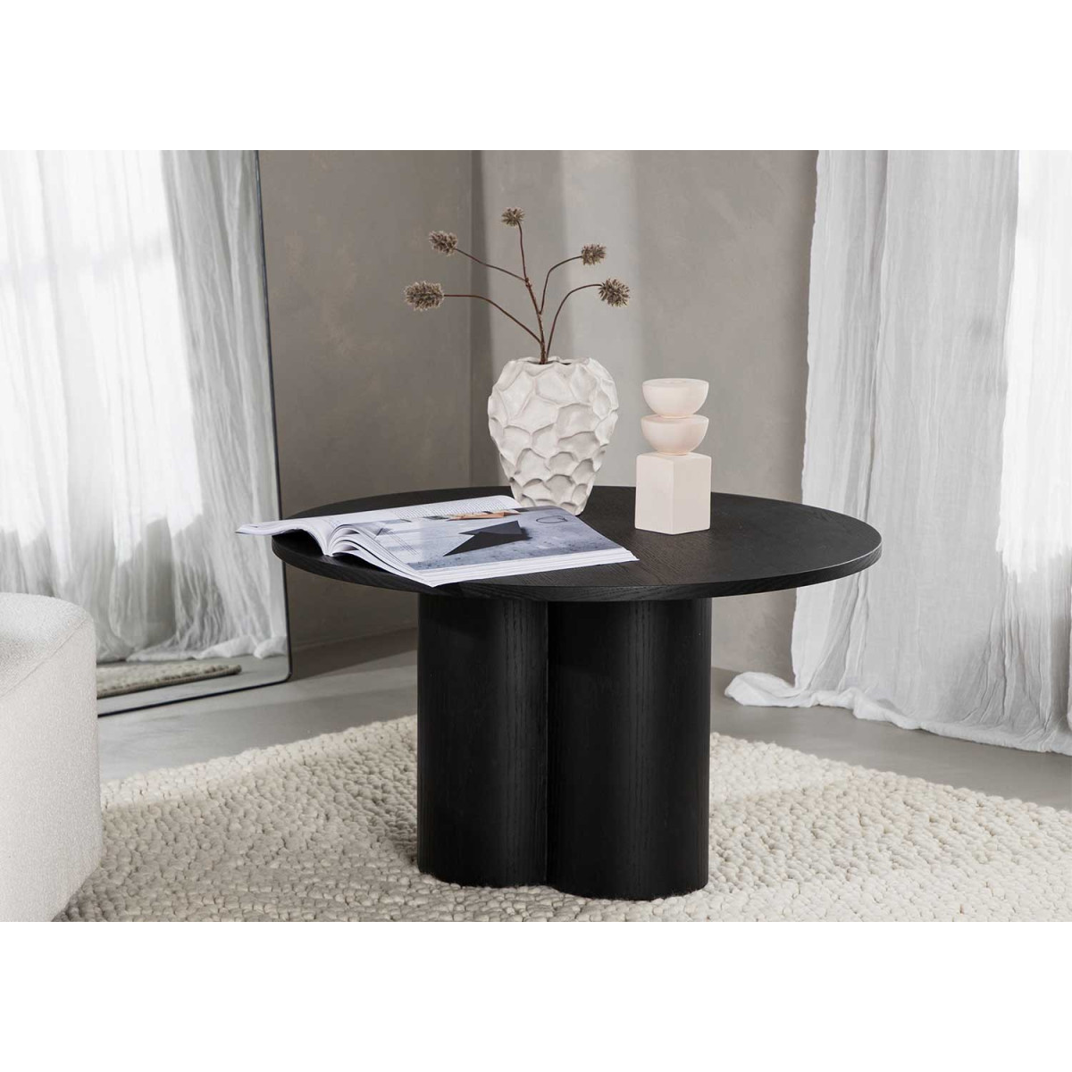 Table basse ronde noire en bois