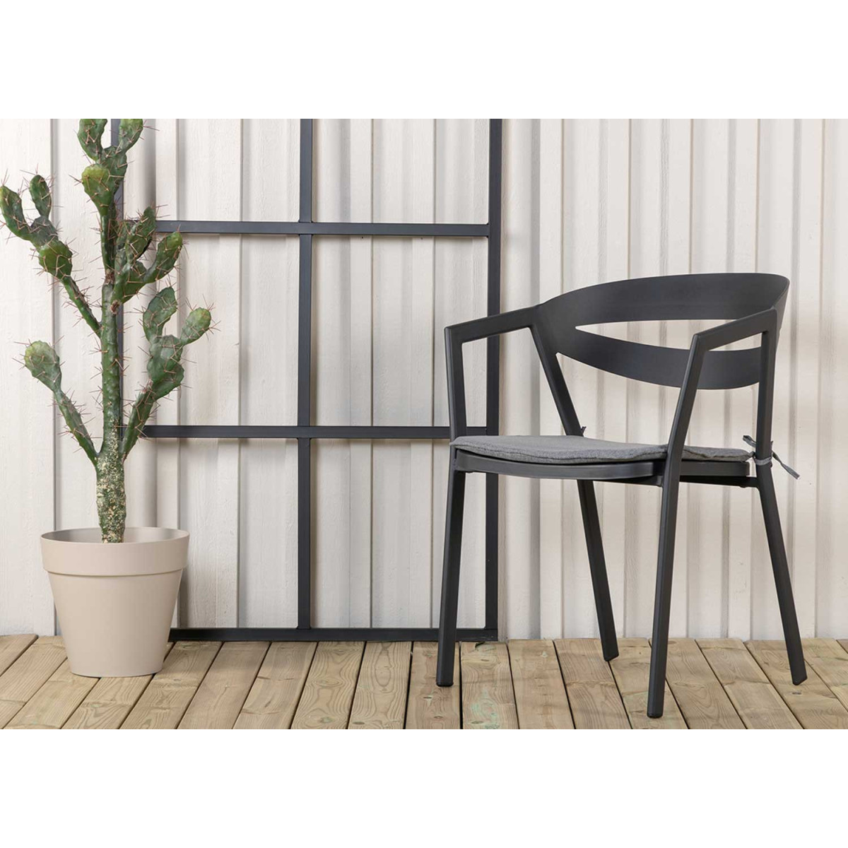 Chaise de jardin empilable aluminium noir avec coussin