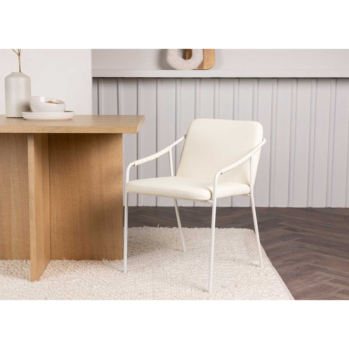 Lot de 2 chaises simili cuir et acier beige