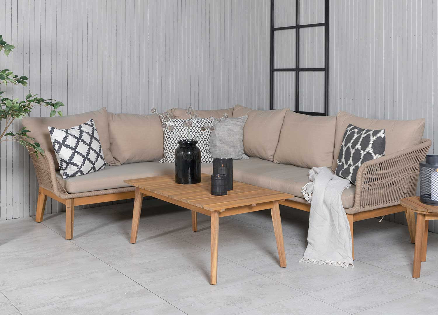 Banquette de jardin en bois d'acacia huilé avec coussins