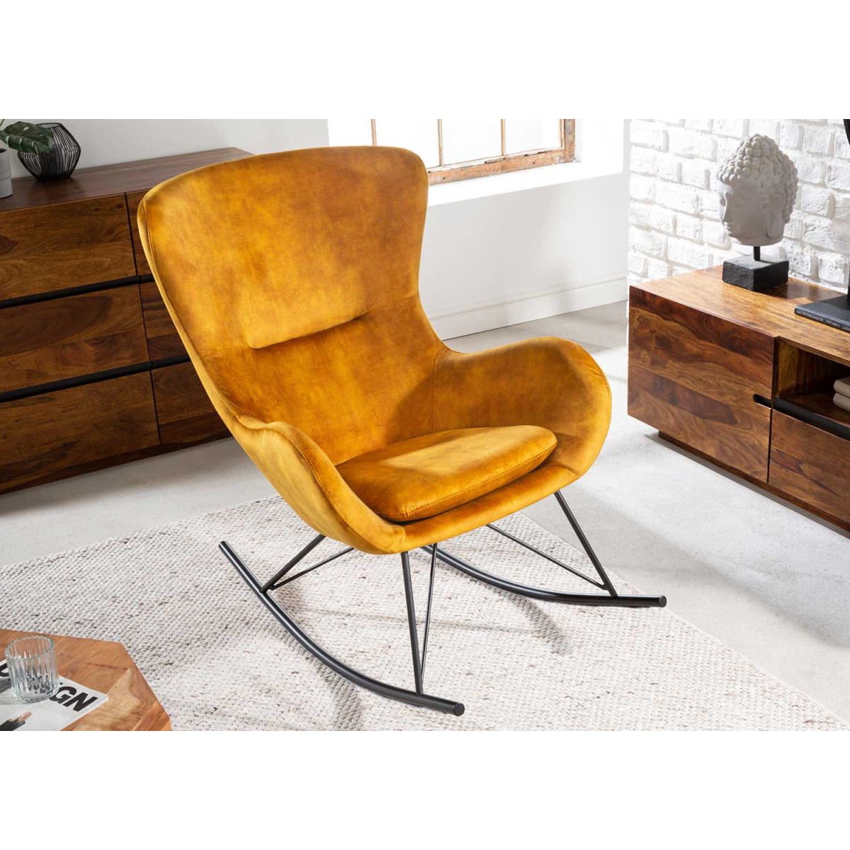 Fauteuil à bascule scandinave jaune moutarde