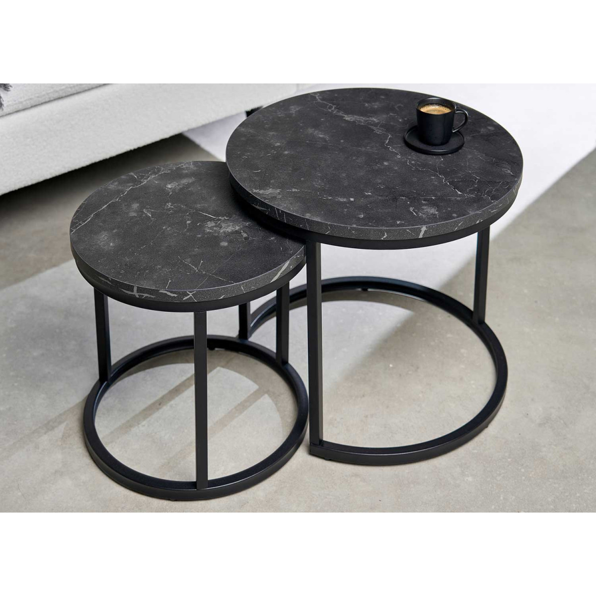 Lot de 2 tables basses gigognes aspect marbre noir et métal