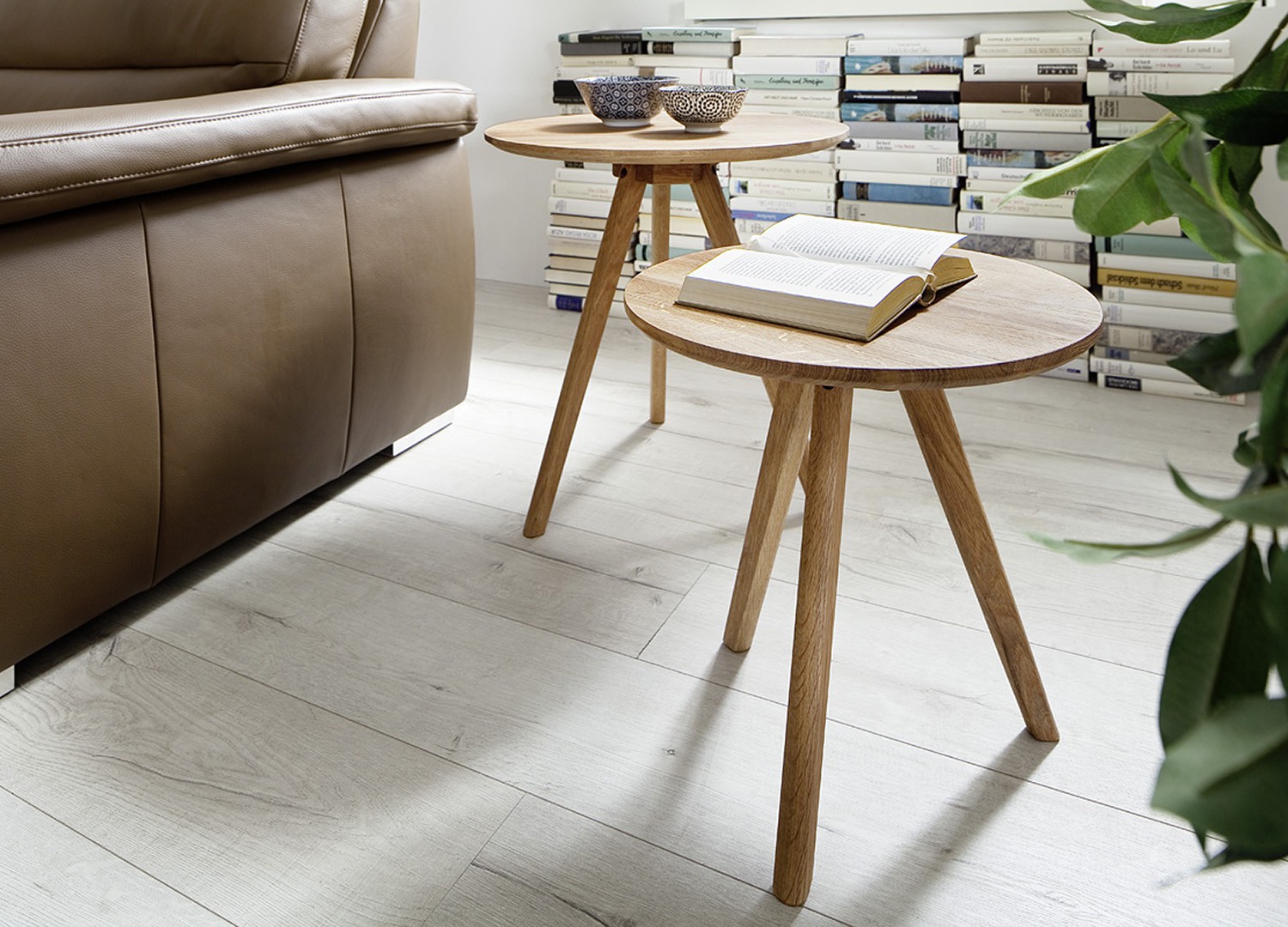 Lot de 2 tables d'appoint en chêne massif huilé