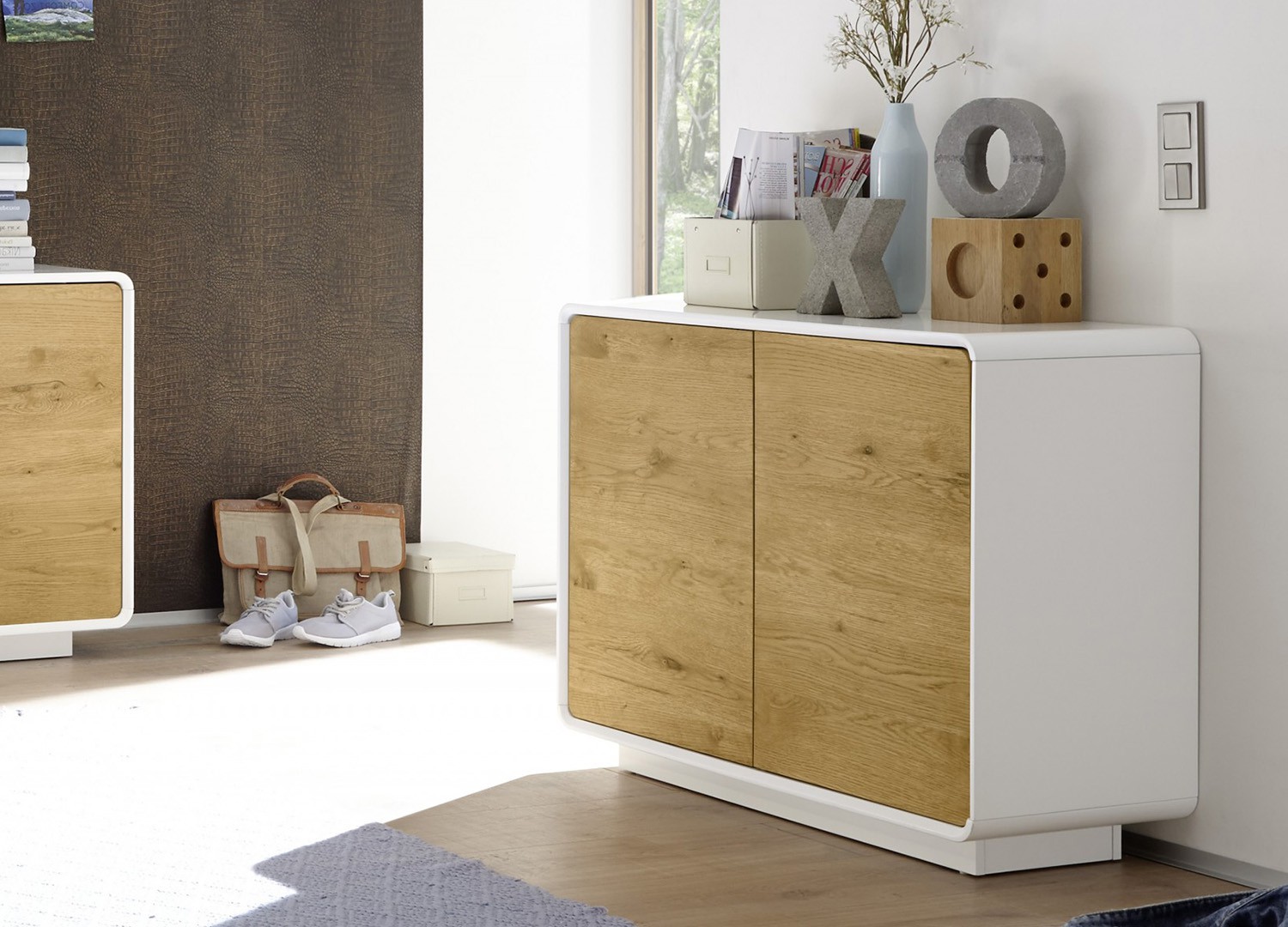 Meuble commode design bois et laque matte blanche