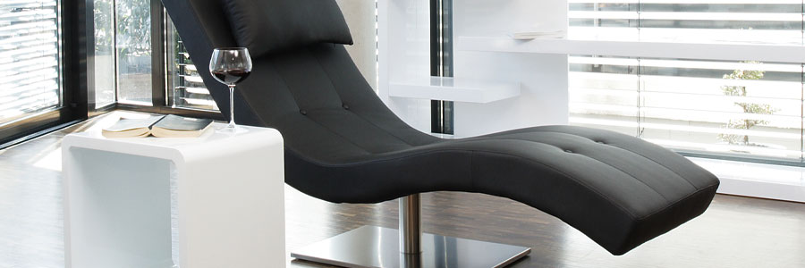 Fauteuil en simili cuir noir