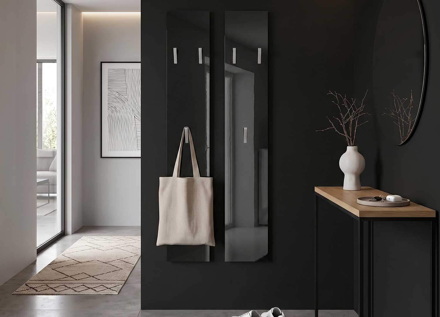 Porte-manteau mural ISA noir laqué brillant avec 8 patères dans une entrée moderne