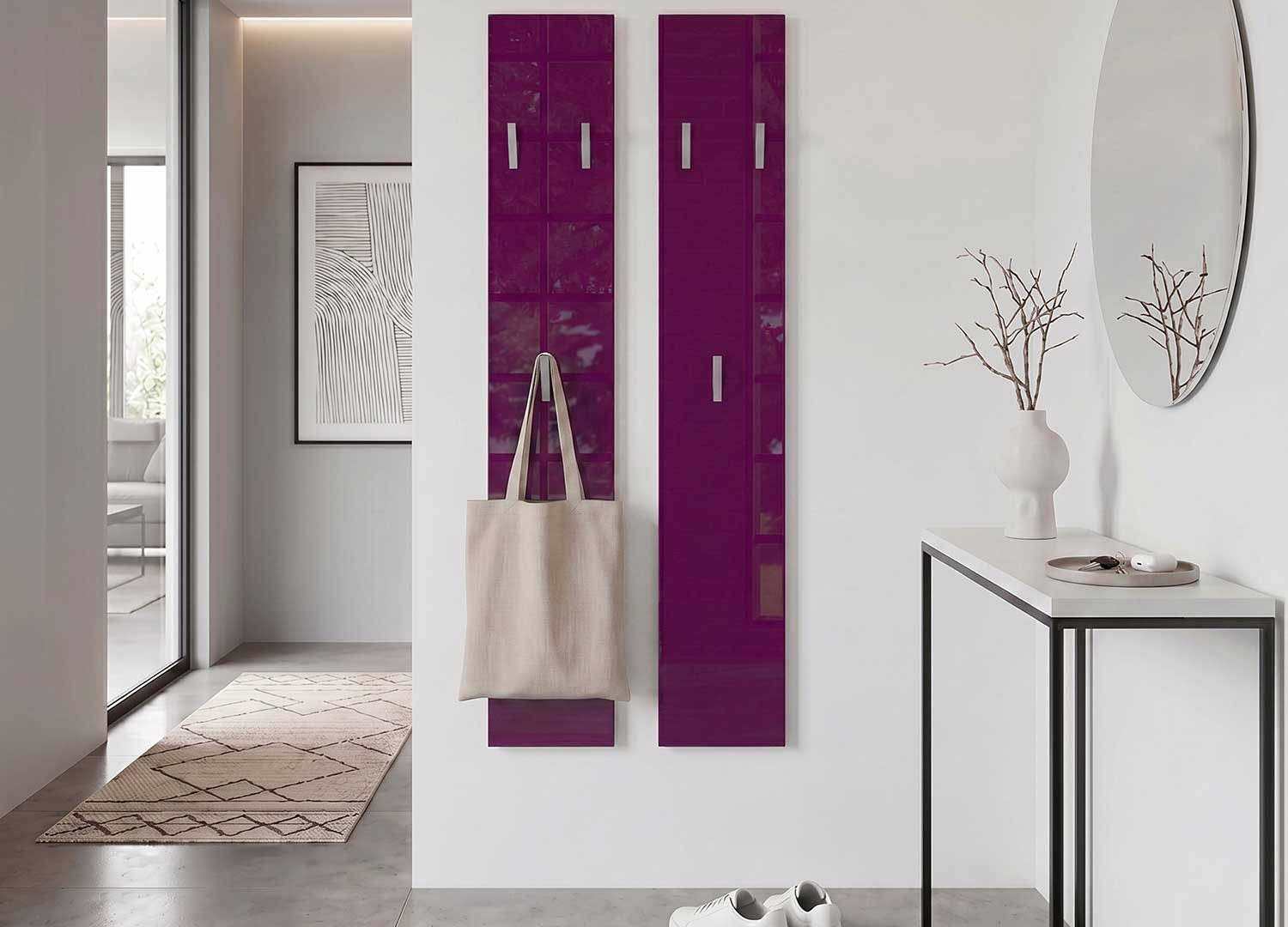 Porte-manteau mural ISA violet laqué avec 8 crochets pour vêtements et sacs