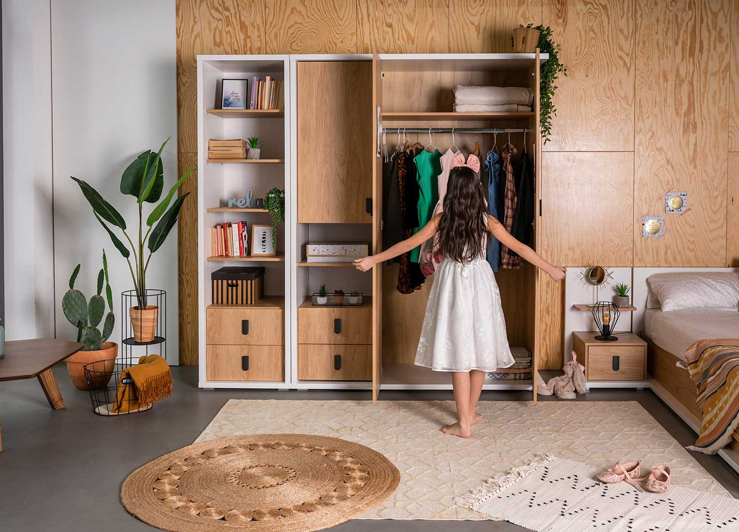 Armoire 3 portes, 2 tiroirs et 2 niches blanc et chêne