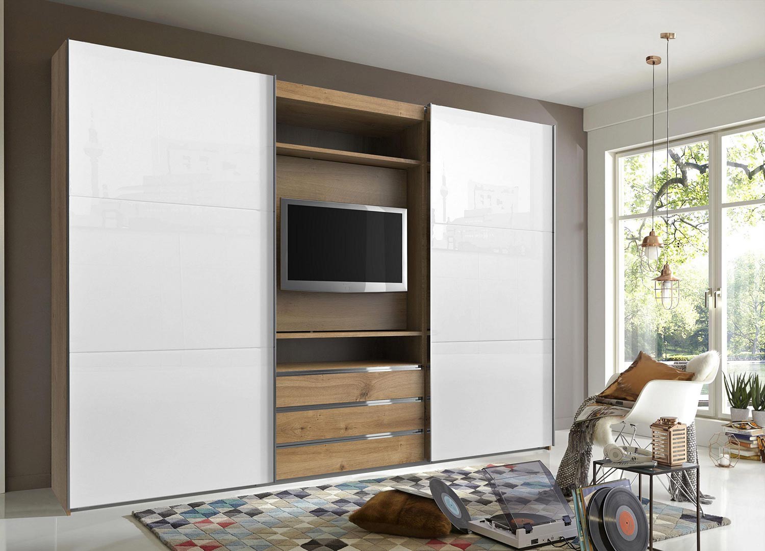 Armoire à portes coulissantes avec élément TV