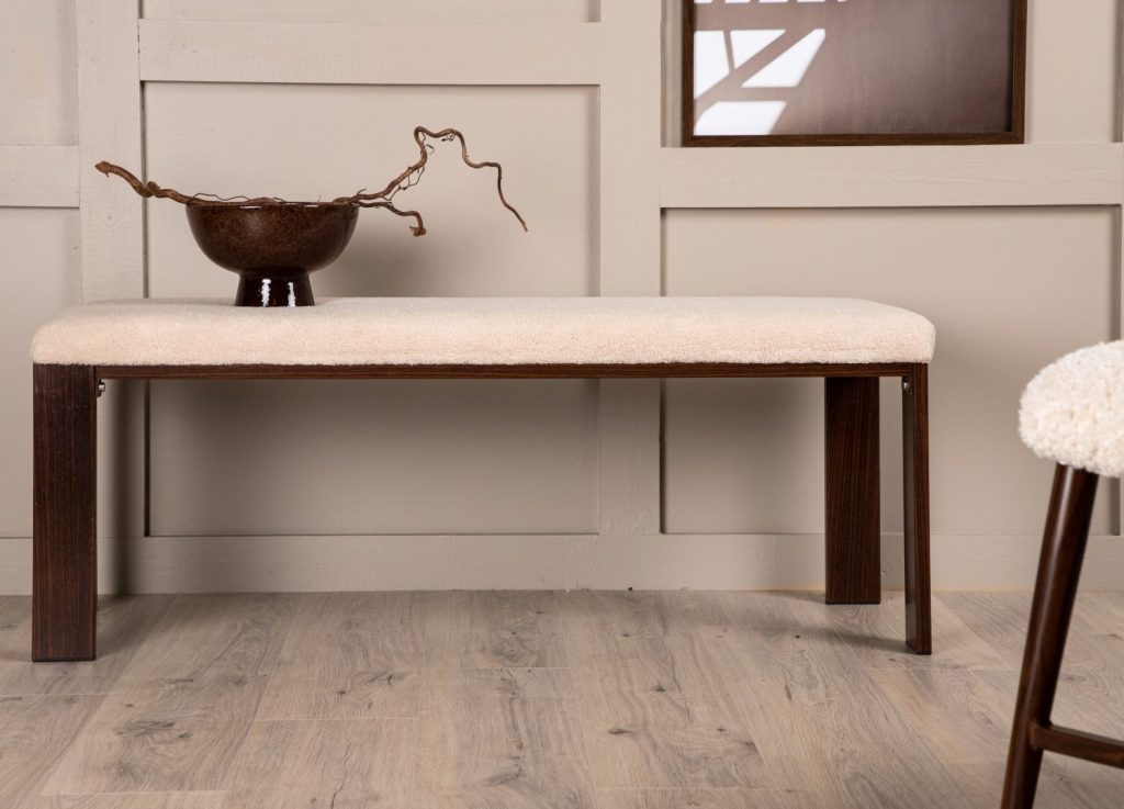 Banc de salle à manger Chester polyester blanc 120 cm mis en scène dans un intérieur