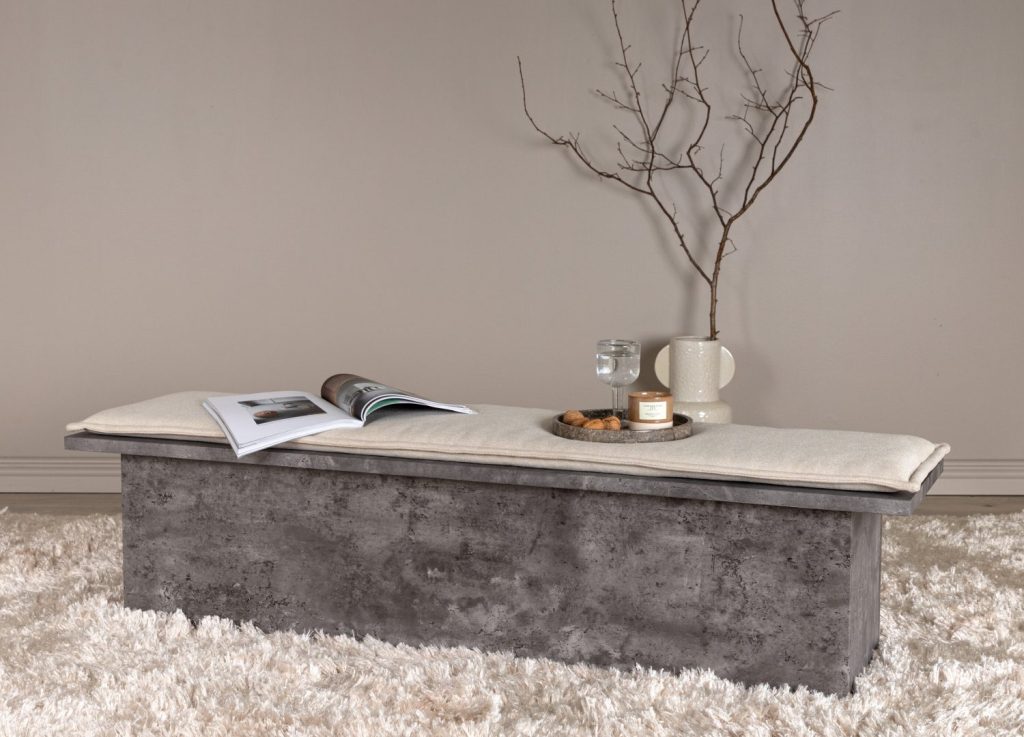 Banc de salle à manger Kellogg tissu polyester effet lin blanc 160 cm mis en scène dans un intérieur