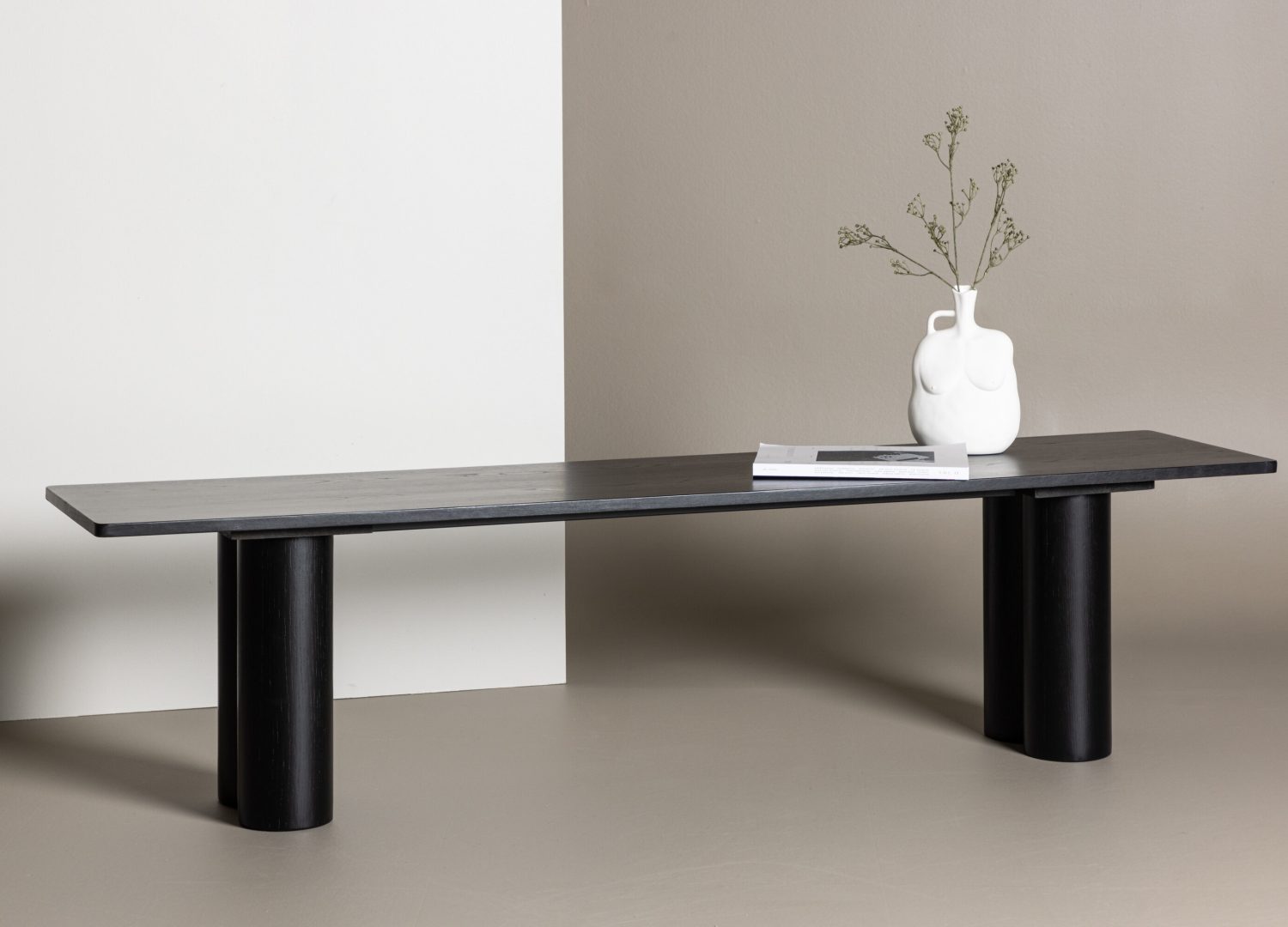 Banc de salle à manger Olivia MDF noir 180 cm mis en scène dans un intérieur