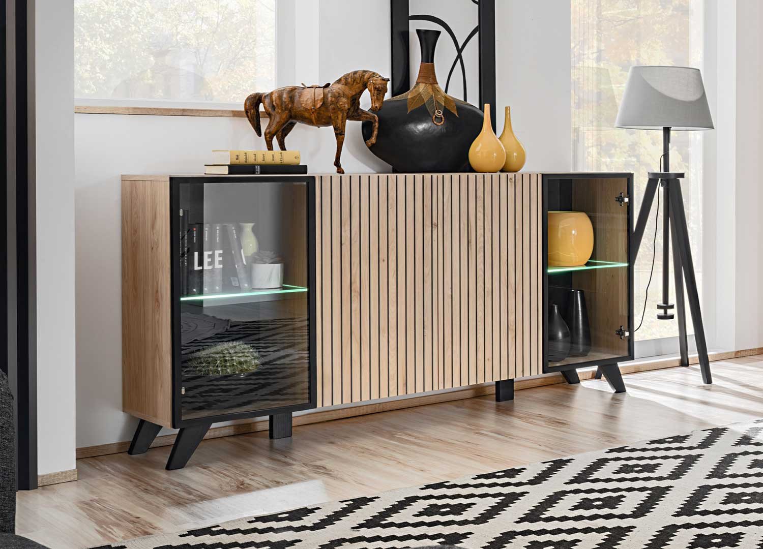 Buffet 4 portes avec portes en verre et éclairage led