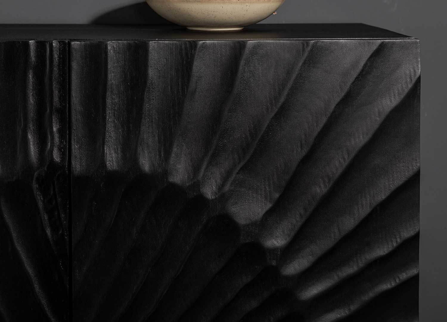 Buffet bois de manguier décor 3D et pied métal doré 140 cm