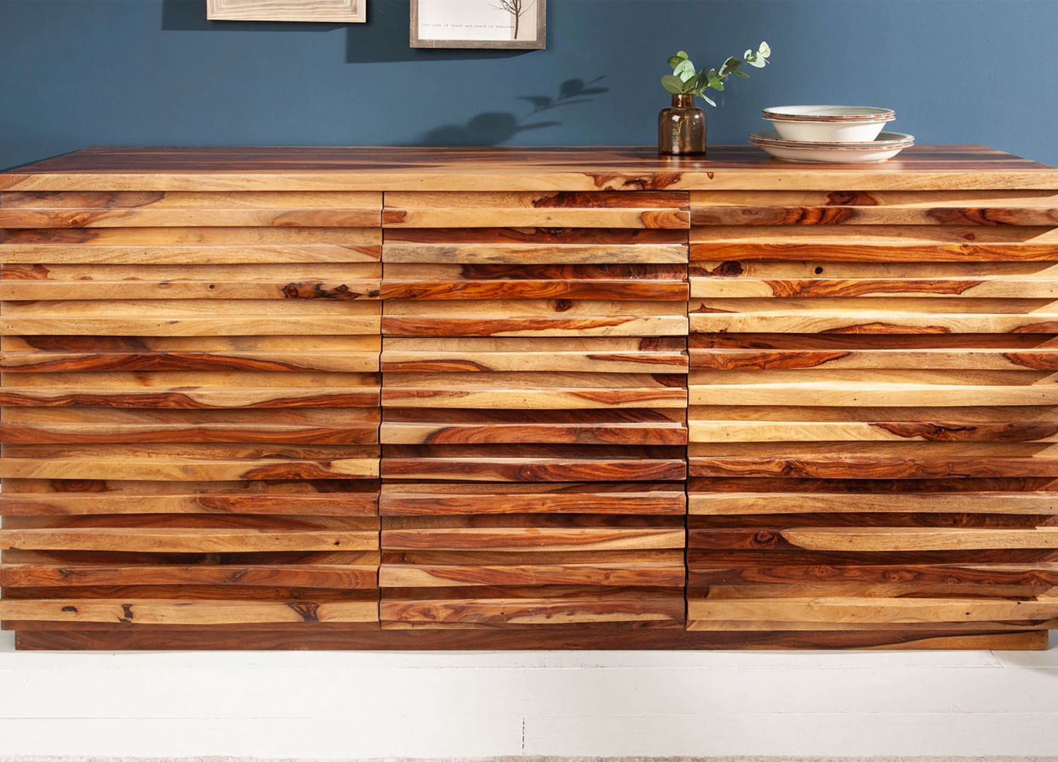 Buffet bois massif moderne sesham façades en relief 160 cm
