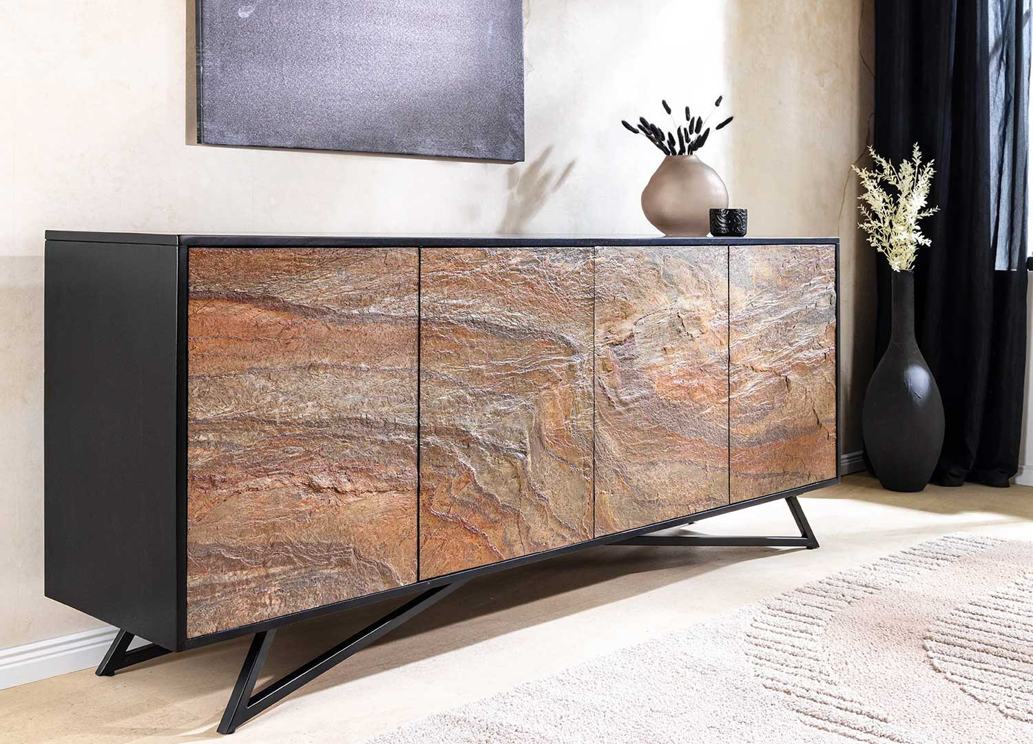 Buffet design 4 portes placage pierre et piétement métal noir Nino