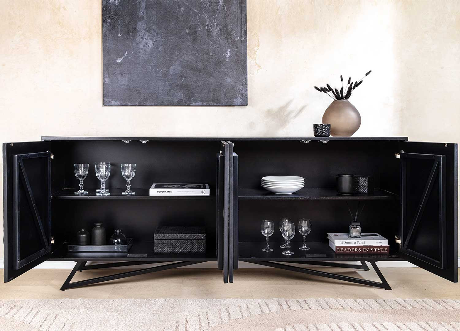 Buffet design 4 portes placage pierre et piétement métal noir Nino