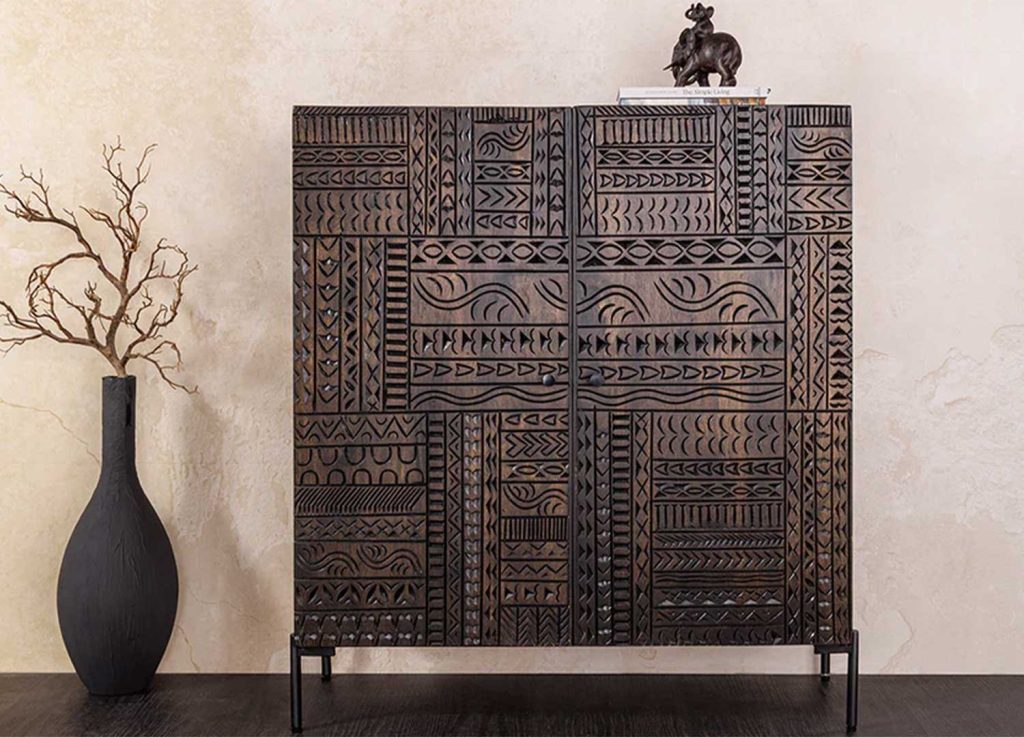 Buffet haut 2 portes en manguier marron foncé sculpté Tribal