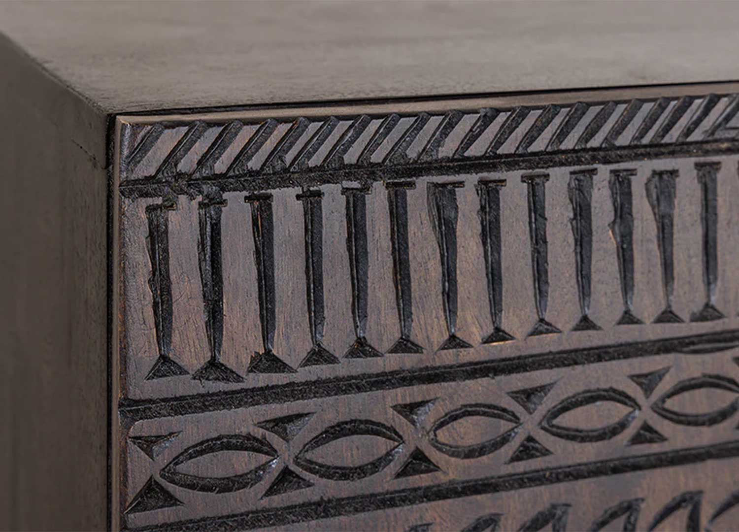 Buffet haut 2 portes en manguier marron foncé sculpté Tribal