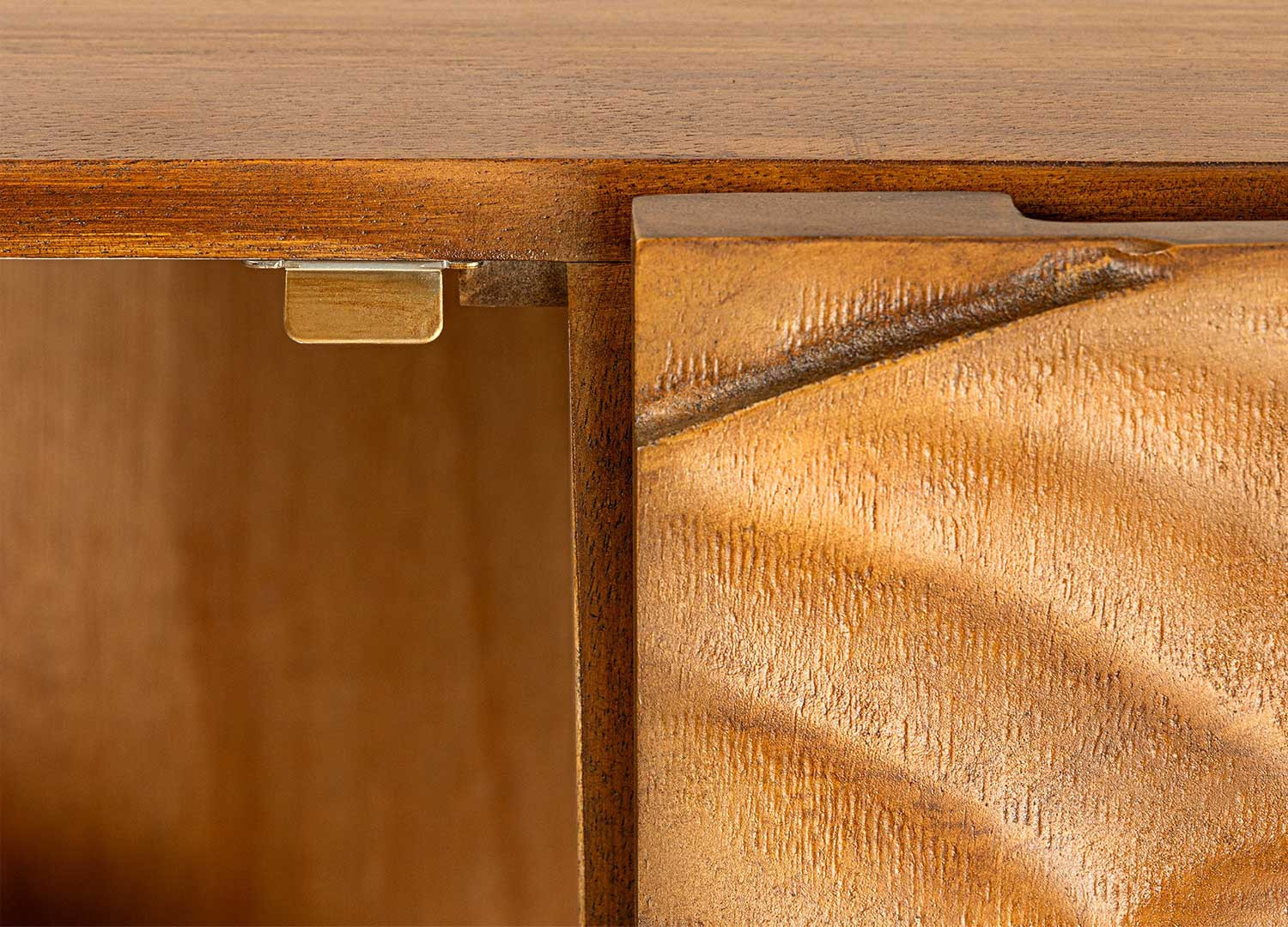 Buffet haut en manguier brun serpent Snaky