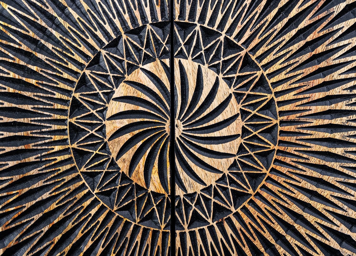 Buffet haut original en bois noir avec façades mandala 2 portes
