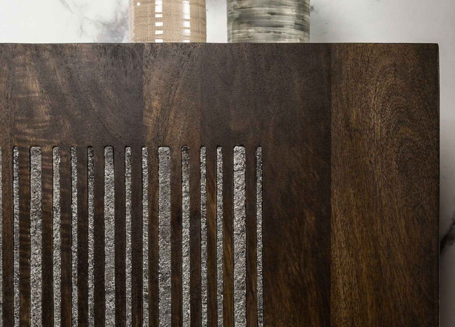 Buffet massif en bois de manguier 177 cm relief pierre d'agate
