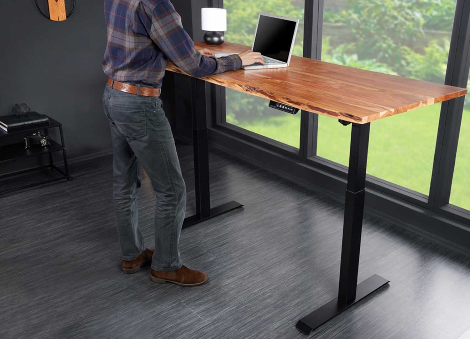 Bureau 160 cm assis debout acacia massif et métal noir
