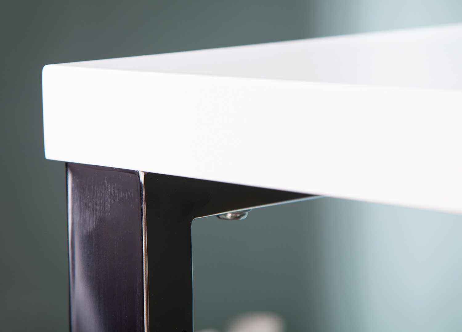 Bureau blanc brillant et pieds chromés 120 cm