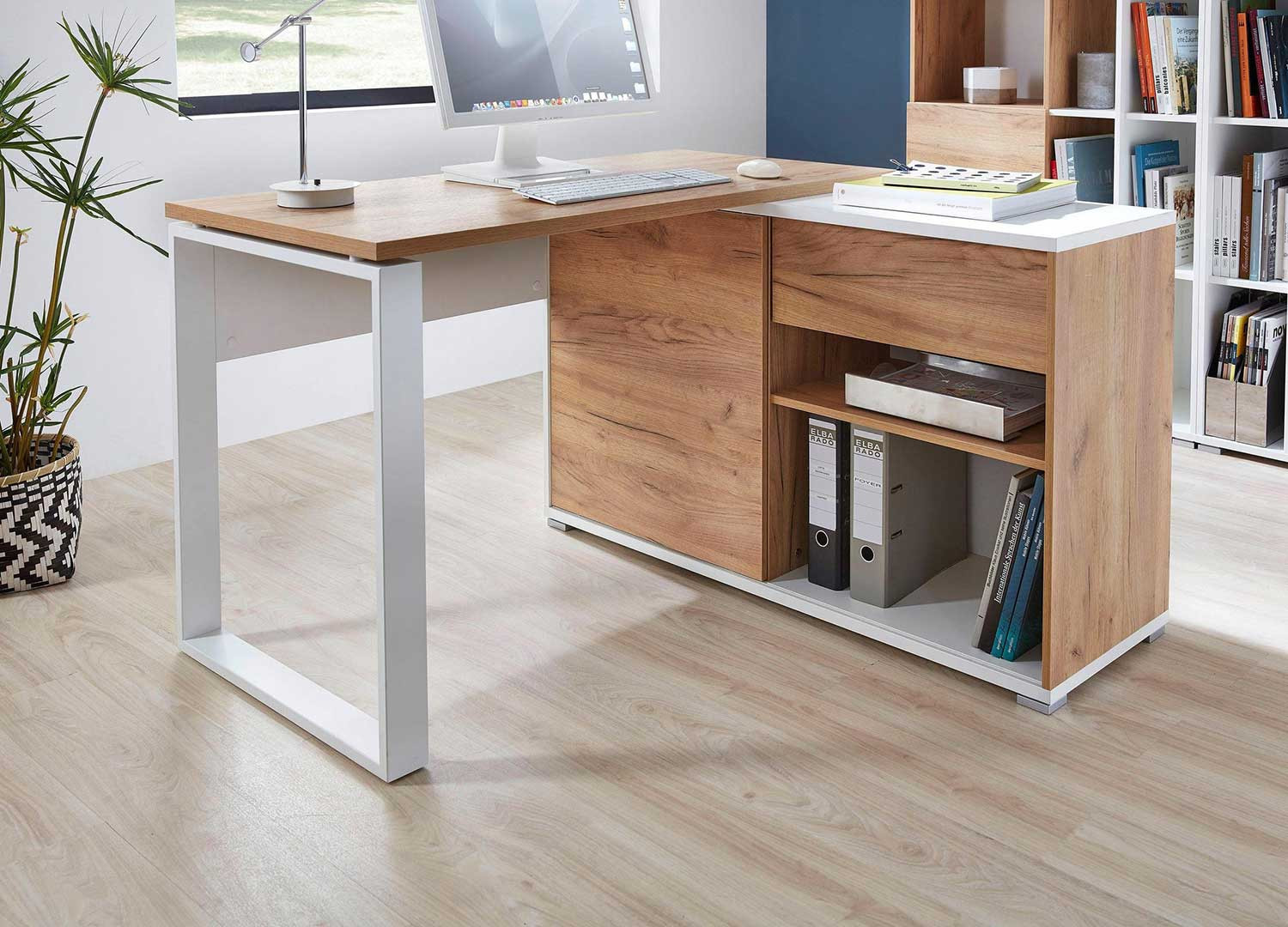 Bureau d'angle avec rangements et tiroir intégrés