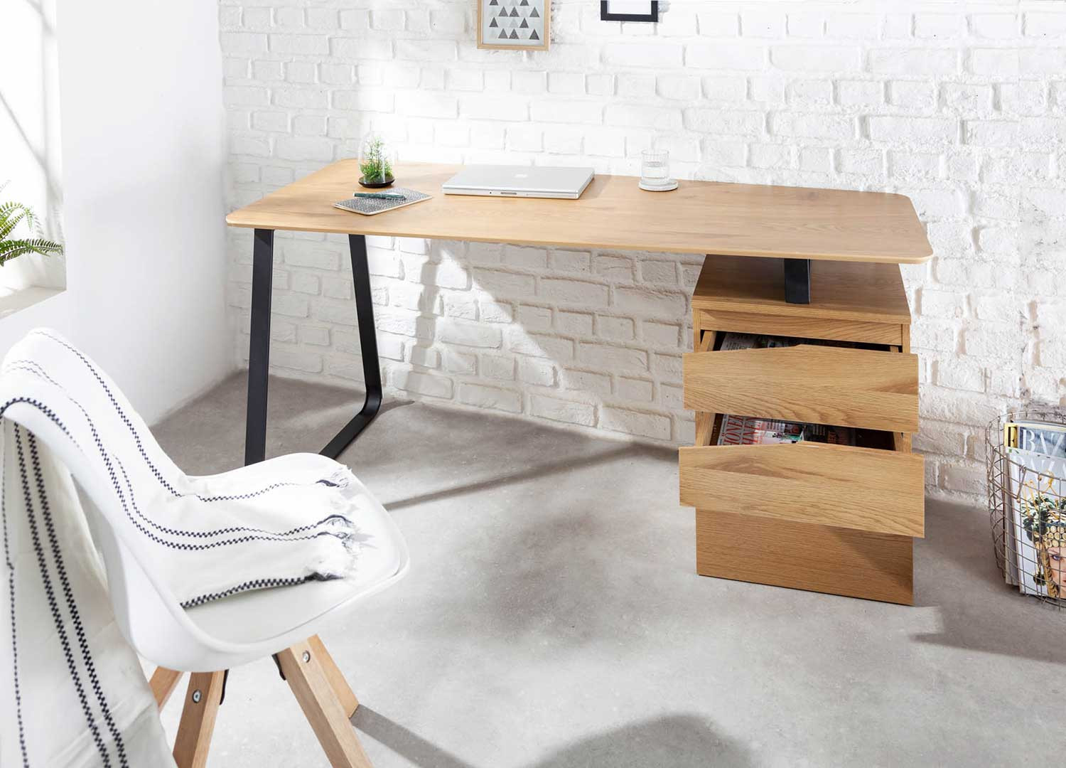 Bureau en bois avec caisson de 3 tiroirs