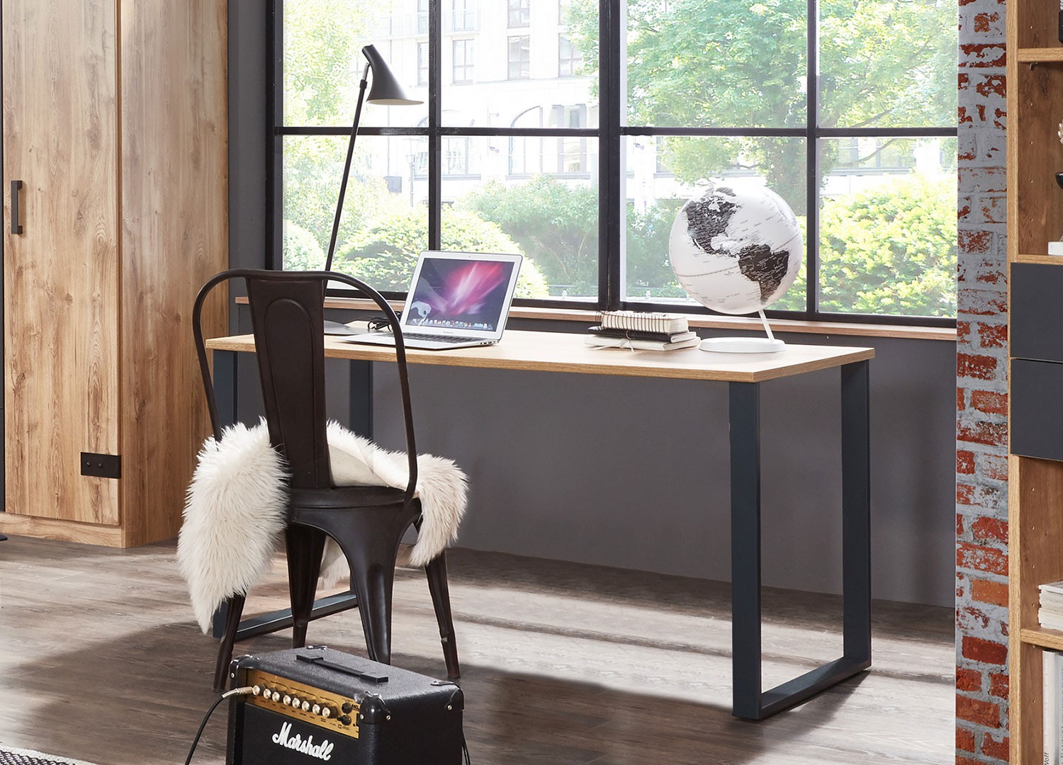 Bureau rectangulaire plateau chêne poutre et piétement gris graphite