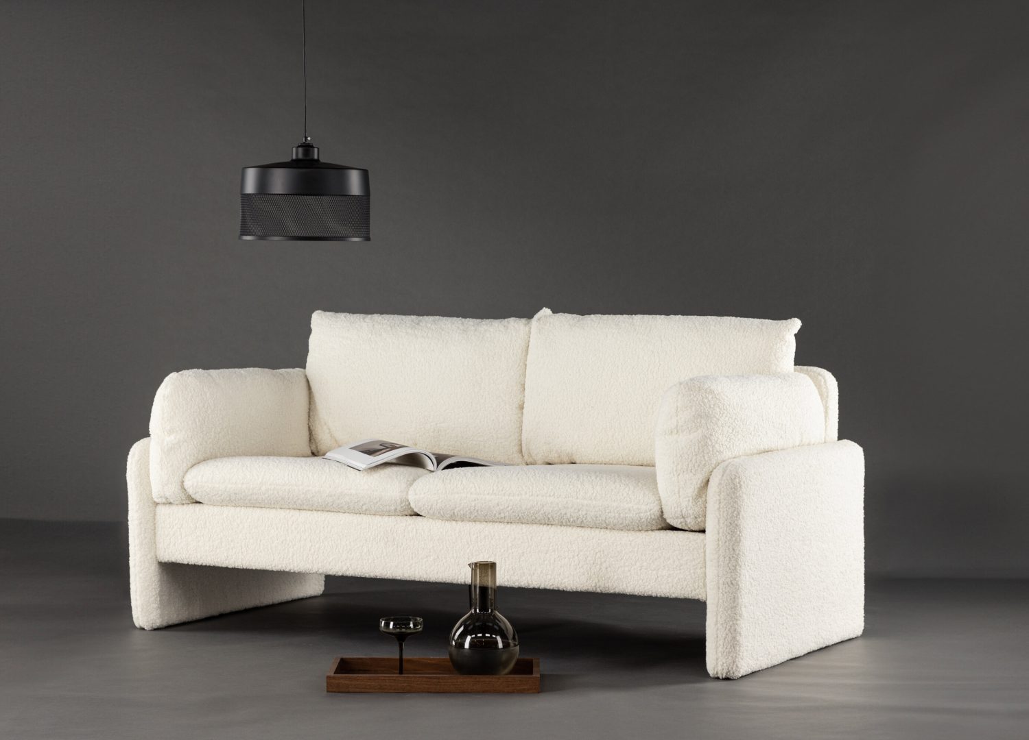 Canapé 2 places Vindel tissu blanc 184 cm mis en scène dans un salon