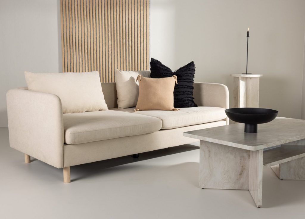Canapé 2 places Zero tissu beige 197 cm mis en scène dans un salon
