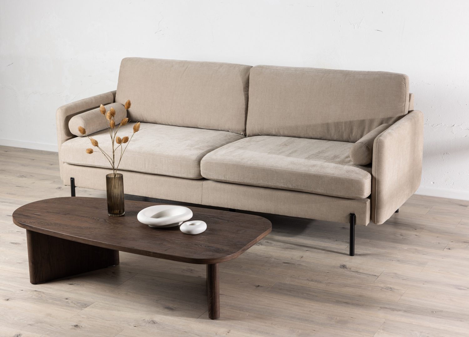 Canapé 3 places Antibes tissu beige 210 cm mis en scène dans un salon
