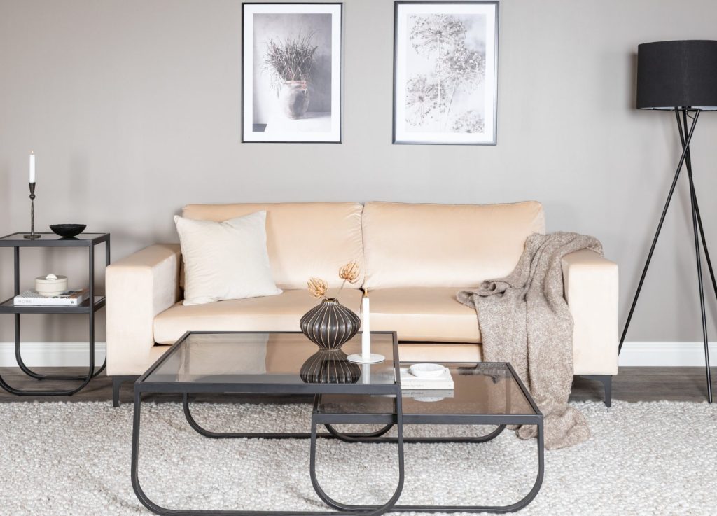 Canapé 3 places Bolero velours beige 215 cm mis en scène dans un salon