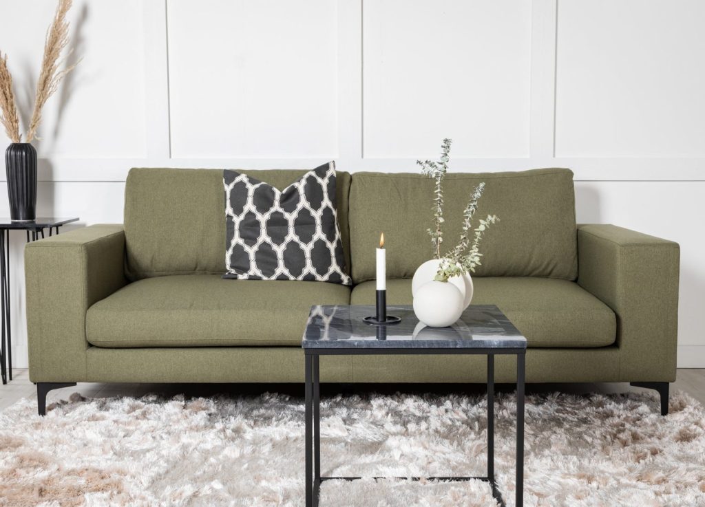Canapé 3 places Bolero tissu vert 215 cm mis en scène dans un salon