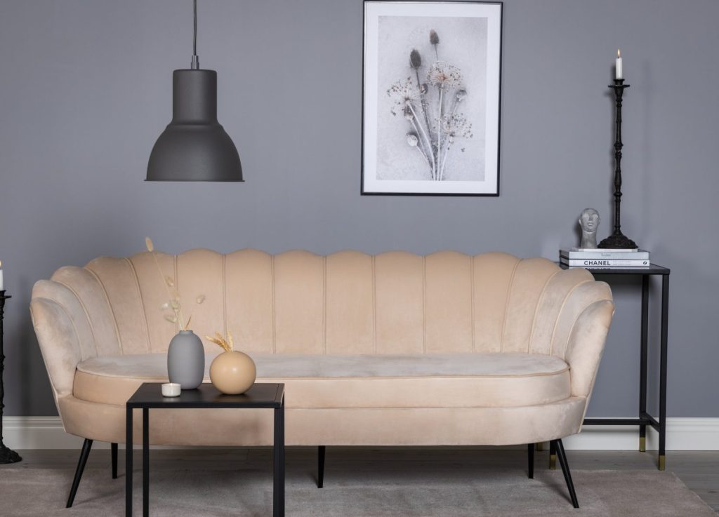 Canapé 3 places Calais velours beige 180 cm mis en scène dans un salon