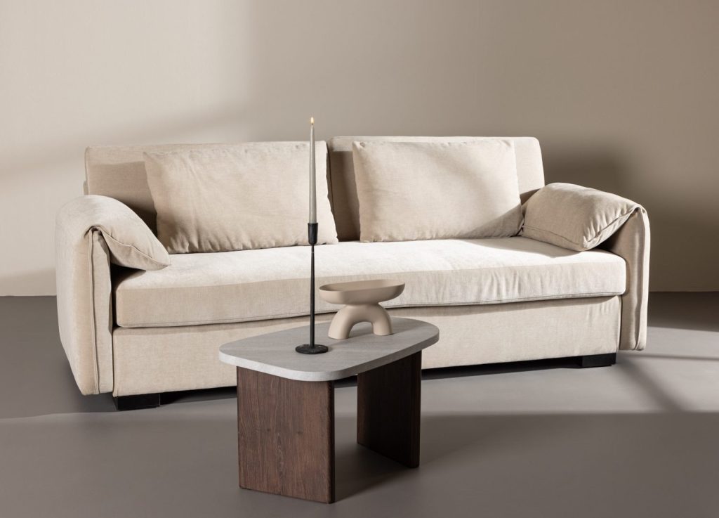 Canapé 3 places Malva tissu marron / beige 230 cm mis en scène dans un salon